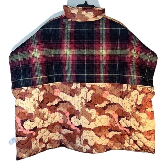 NWOT Urban Outfitters Women's Nylon Quilted Boxy Patchwork Poncho One Size - Picture 3 of 13